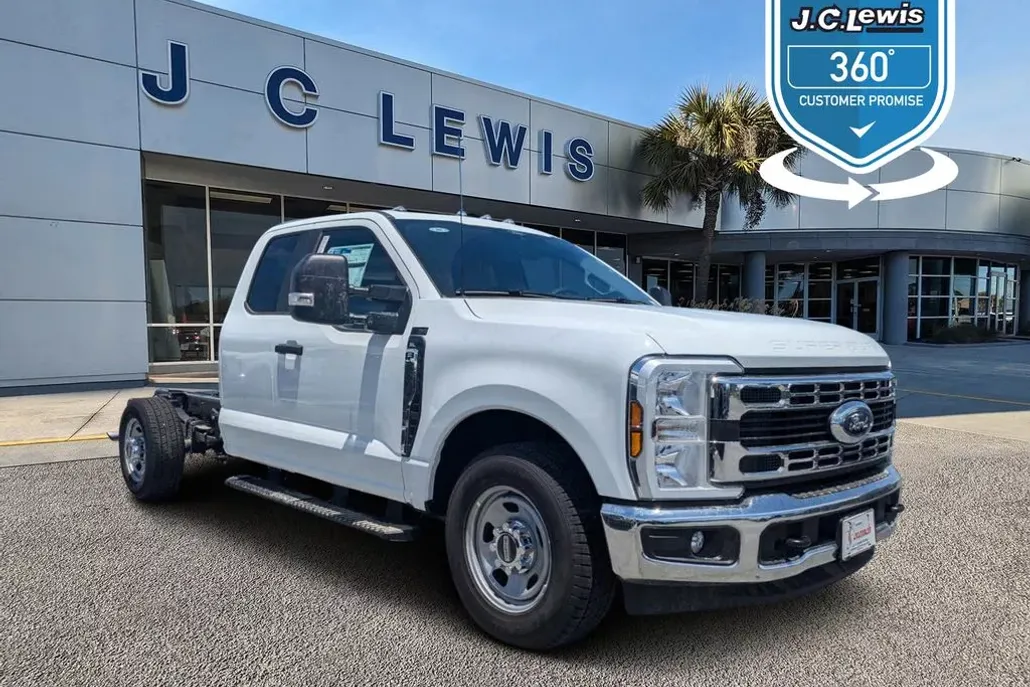 2025 Ford F-350 XL photo 1