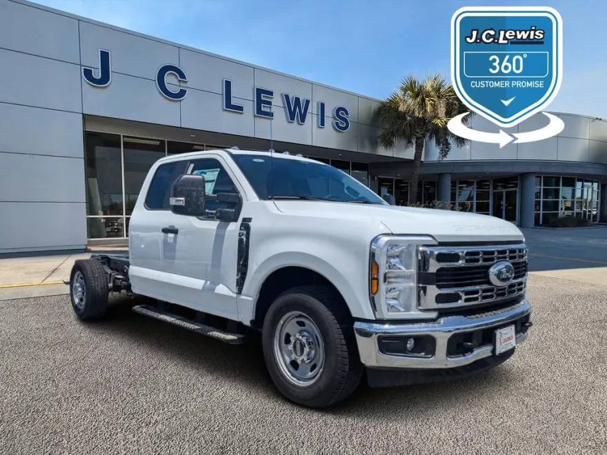 2025 Ford F-350 XL photo 1