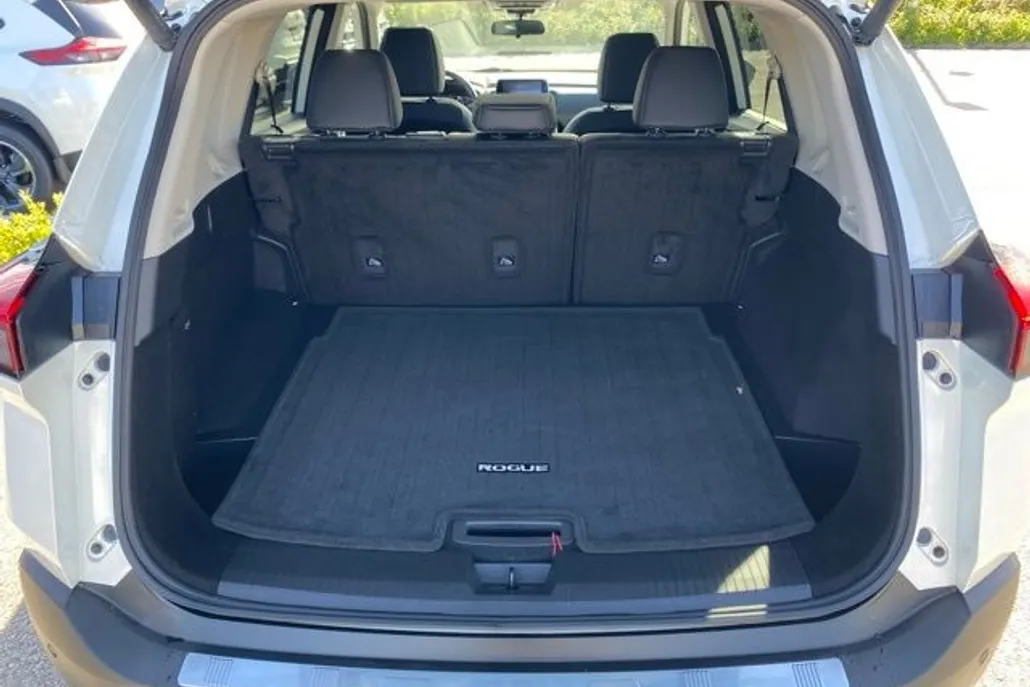 2023 Nissan Rogue SV photo 1