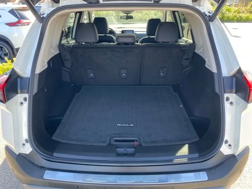 2023 Nissan Rogue SV photo 1