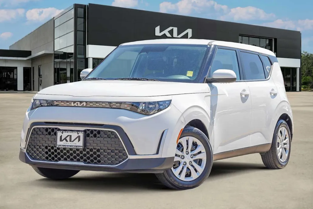 2024 Kia Soul LX photo 1