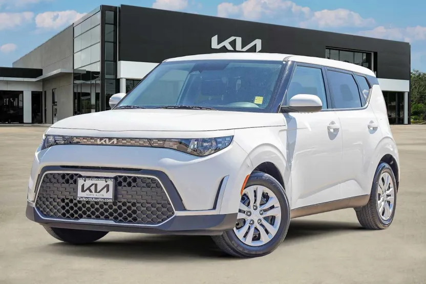 2024 Kia Soul LX photo 1