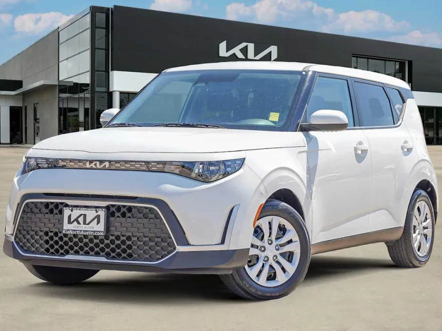 2024 Kia Soul LX photo 1