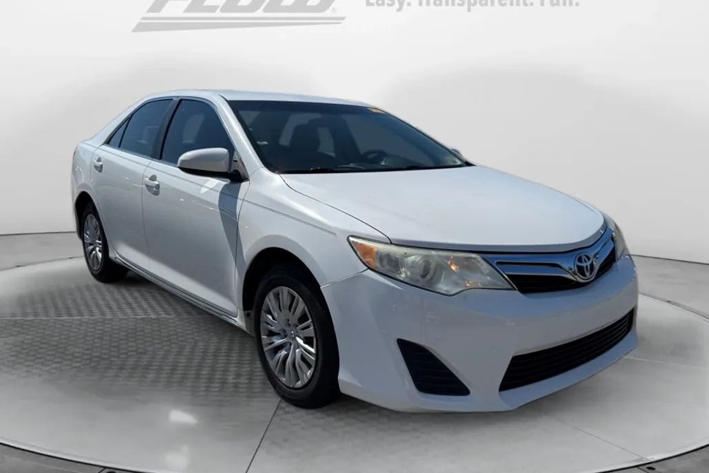 2012 Toyota Camry LE photo 1