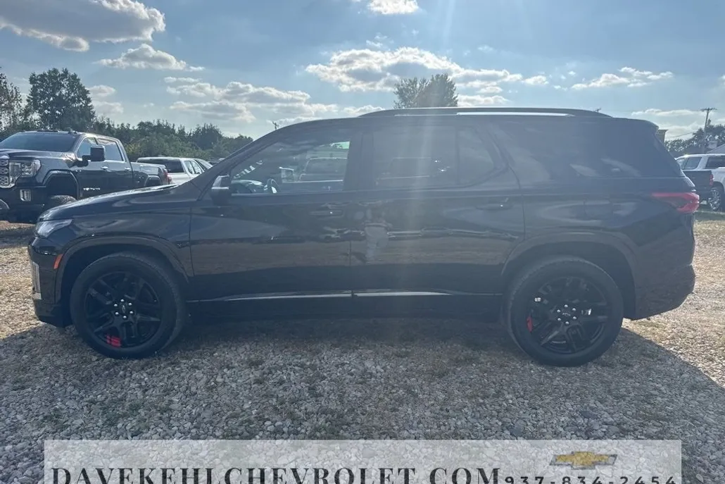 2023 Chevrolet Traverse Premier photo 1
