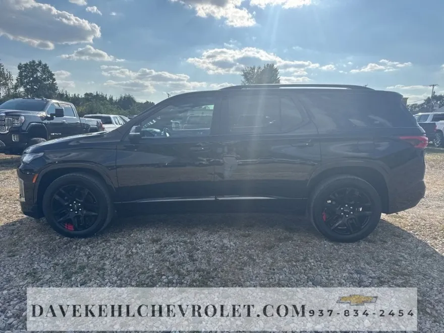2023 Chevrolet Traverse Premier photo 1