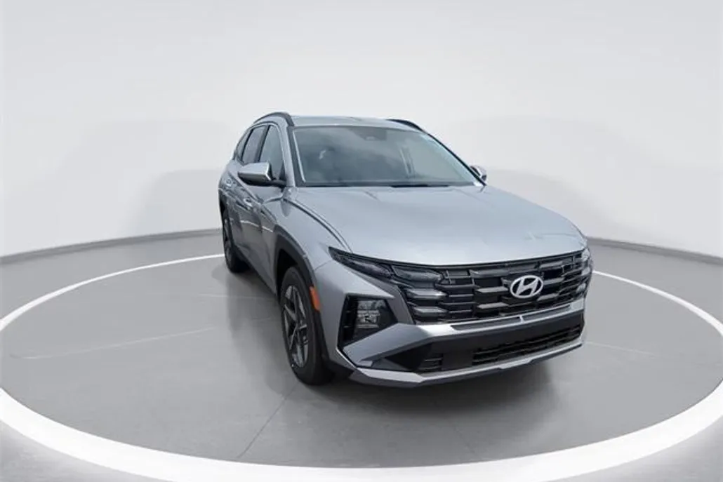 2025 Hyundai Elantra SEL Sport photo 1