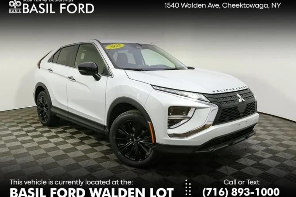 2022 Mitsubishi Eclipse Cross LE photo 1
