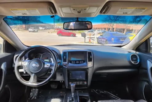 2010 Nissan Maxima SV photo 2