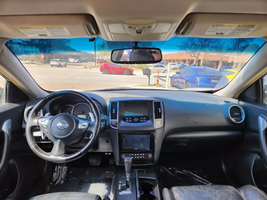 2010 Nissan Maxima SV photo 2