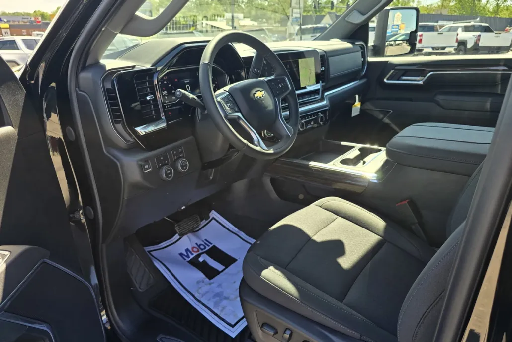 2025 Chevrolet Silverado 2500HD LT photo 1