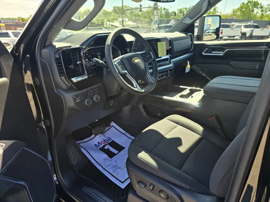 2025 Chevrolet Silverado 2500HD LT photo 1