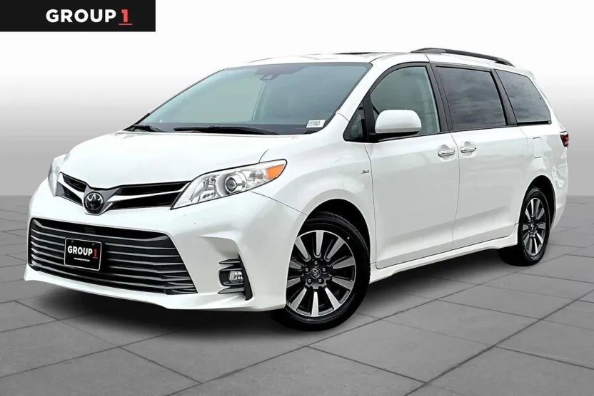 2020 Toyota Sienna XLE Premium photo 1