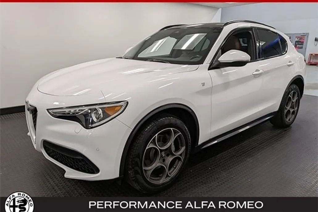 2023 Alfa Romeo Stelvio Ti photo 1