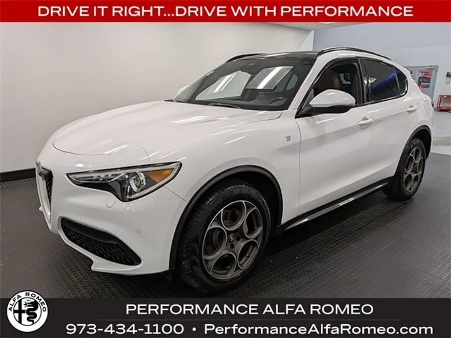 2023 Alfa Romeo Stelvio Ti photo 1