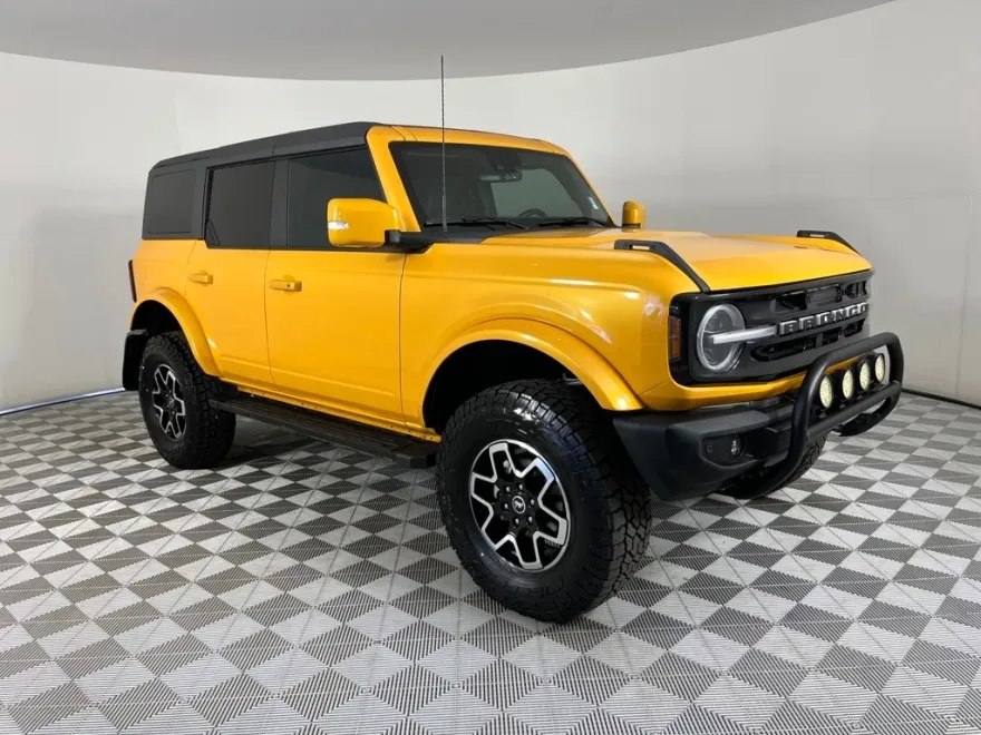 2022 Ford Bronco Outer Banks photo 1