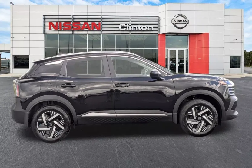 2025 Nissan Kicks SV photo 1