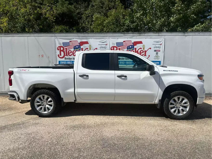 2022 Chevrolet Silverado 1500 Custom photo 1