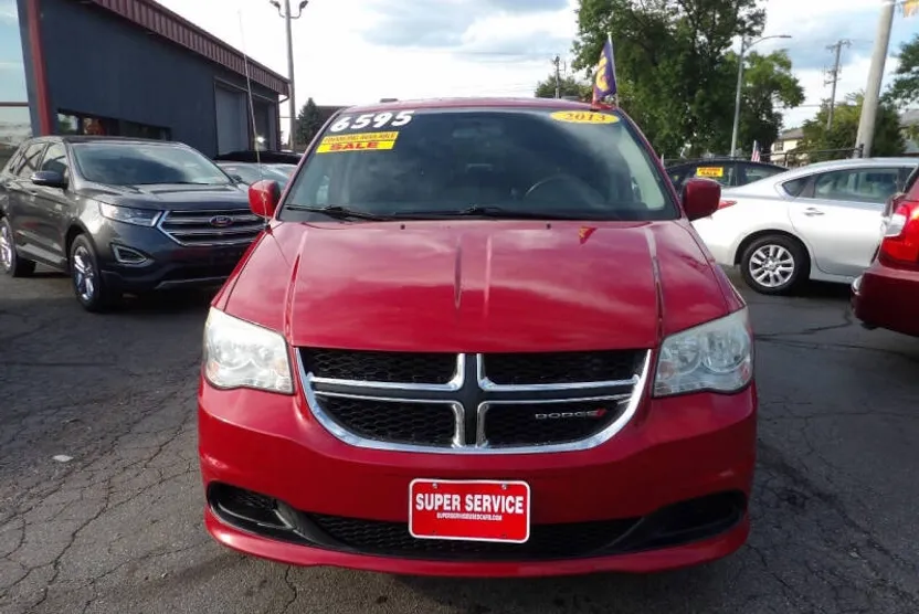 2013 Dodge Grand Caravan SXT photo 1