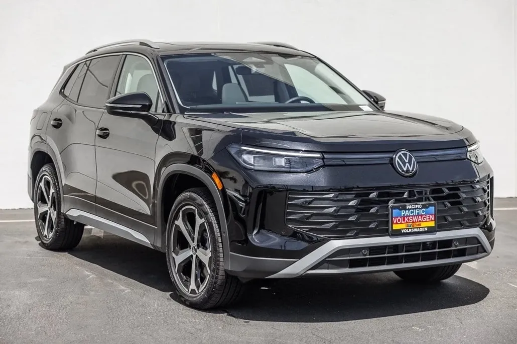 2025 Volkswagen Tiguan SE photo 1
