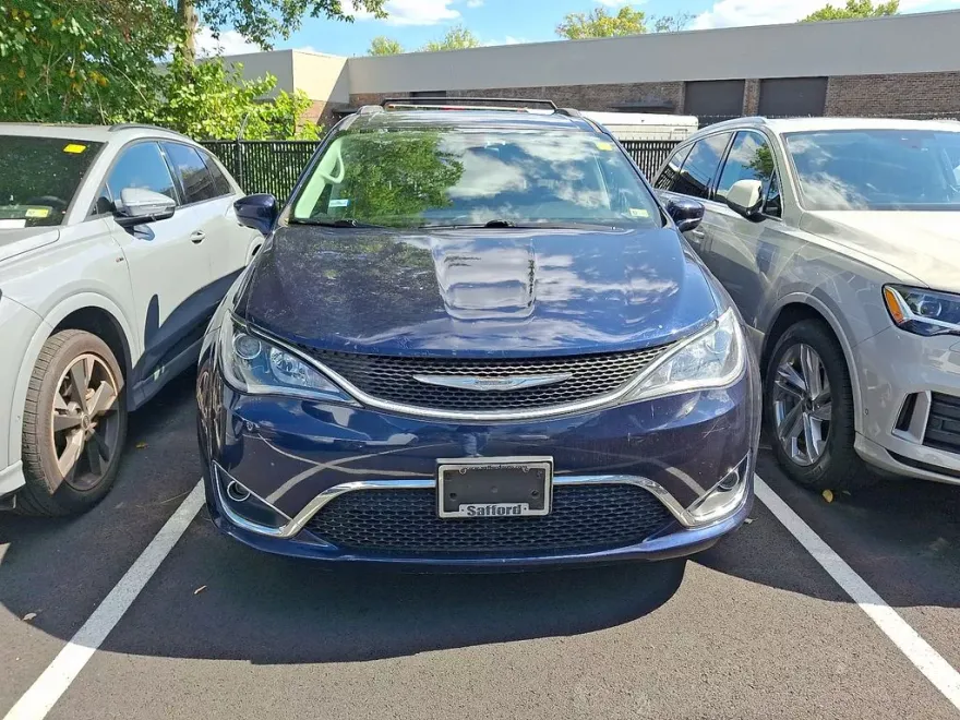 2017 Chrysler Pacifica Touring Plus photo 1