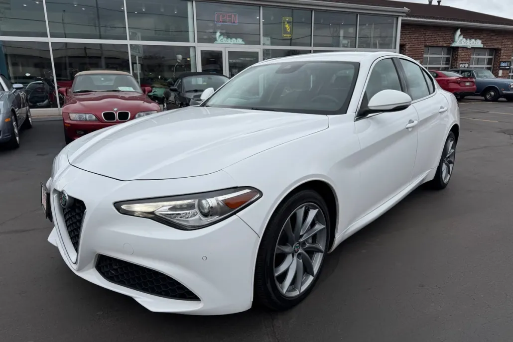 2017 Alfa Romeo Giulia Q4 photo 1