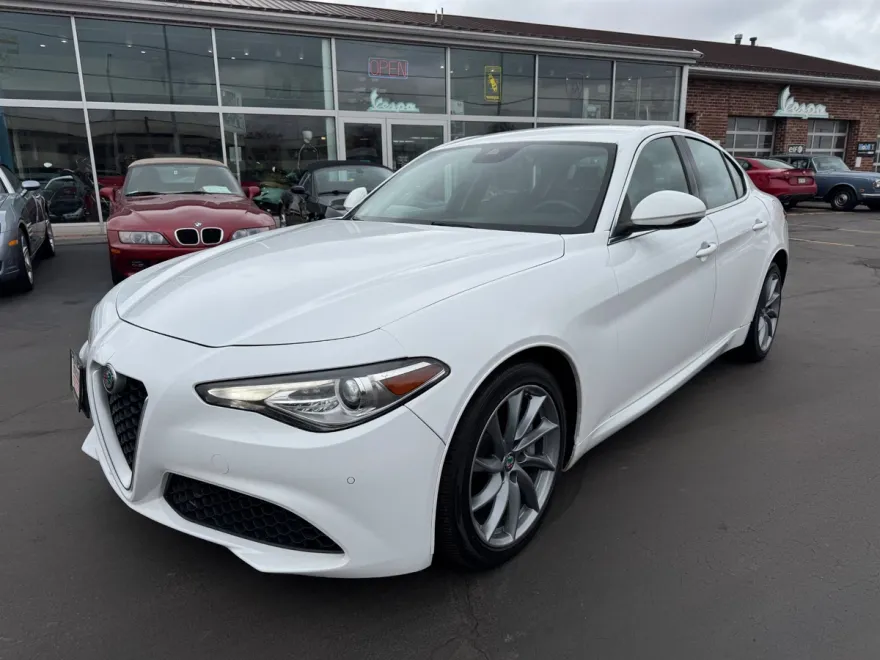 2017 Alfa Romeo Giulia Q4 photo 1