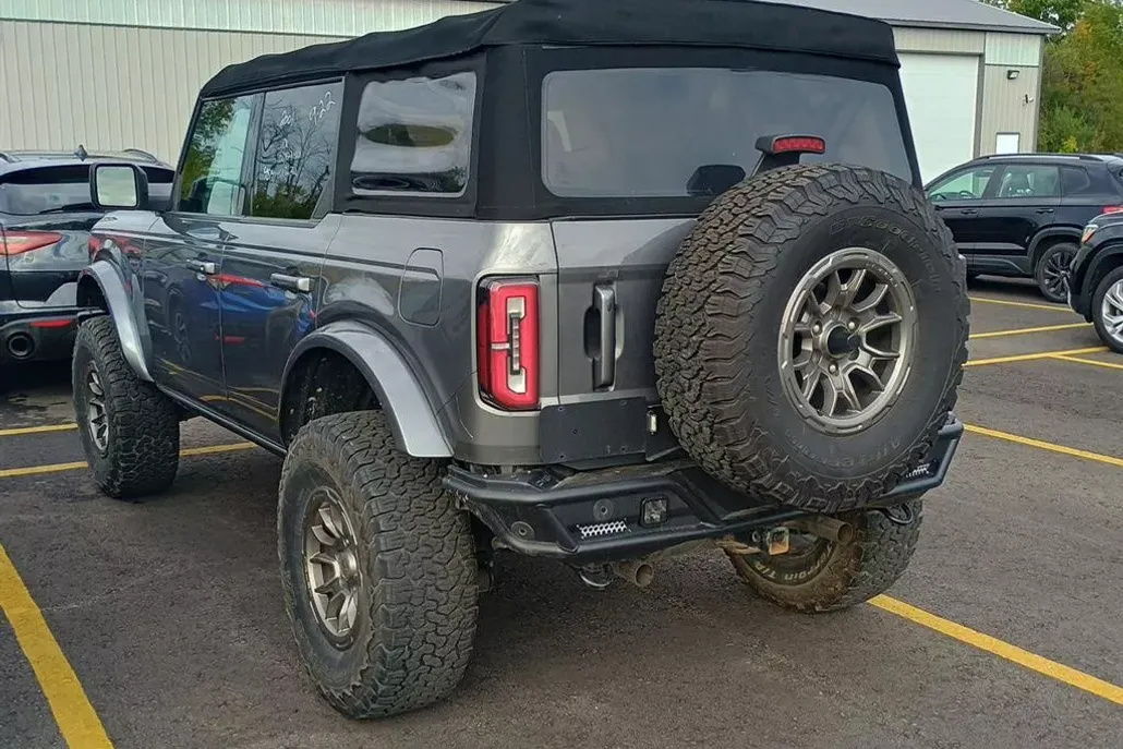 2022 Ford Bronco Outer Banks photo 1