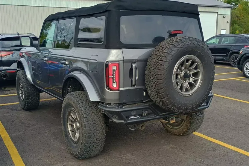 2022 Ford Bronco Outer Banks photo 1