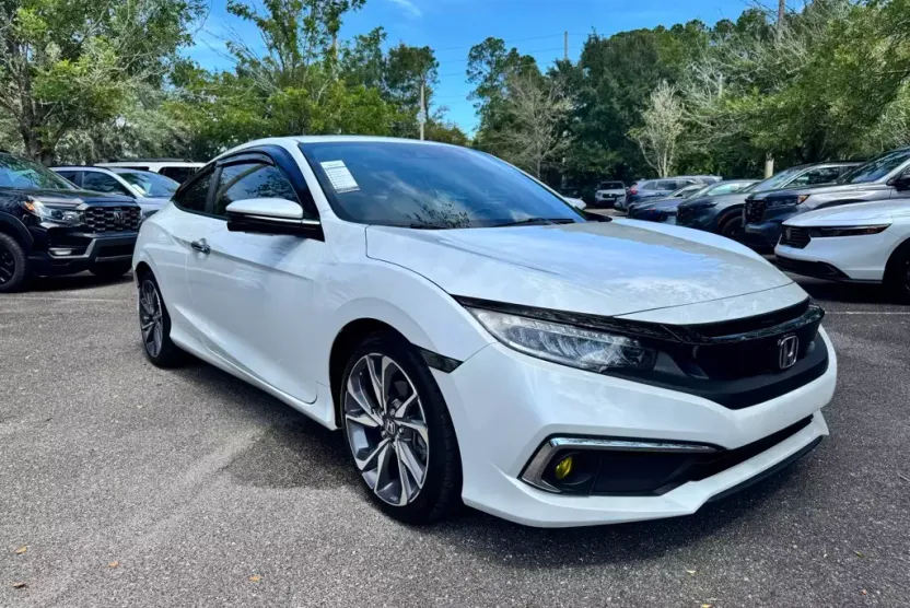2019 Honda Civic Touring photo 1