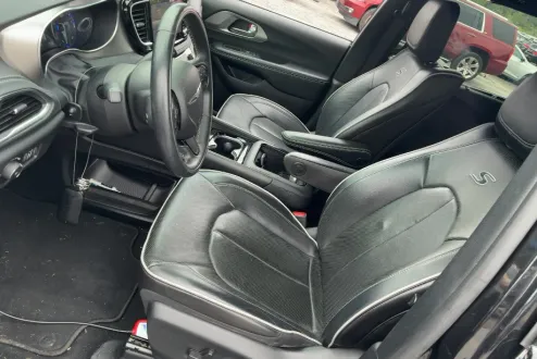 2021 Chrysler Pacifica Limited photo 3