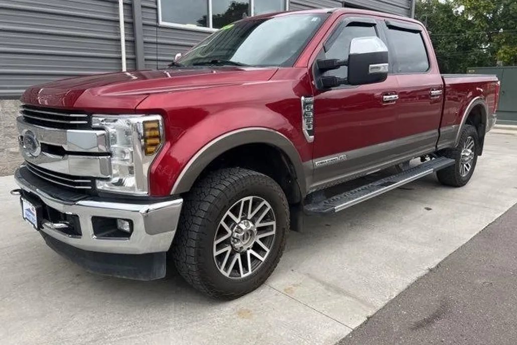 2019 Ford F-350 Lariat photo 1