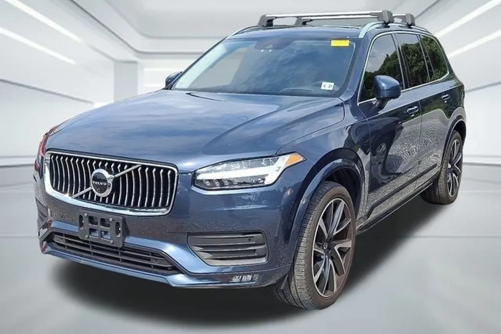 2022 Volvo XC90 T6 Momentum photo 1