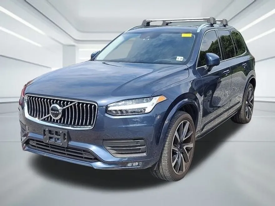 2022 Volvo XC90 T6 Momentum photo 1