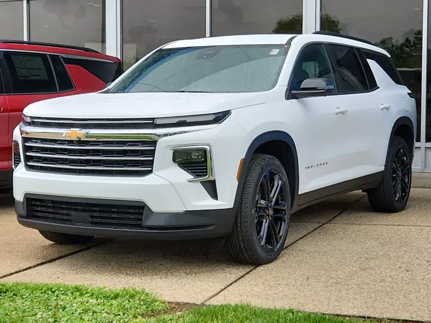 2025 Chevrolet Traverse photo 1