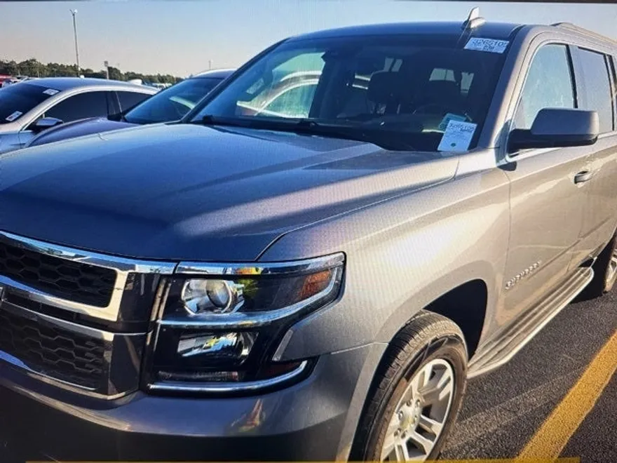 2019 Chevrolet Suburban LT photo 1