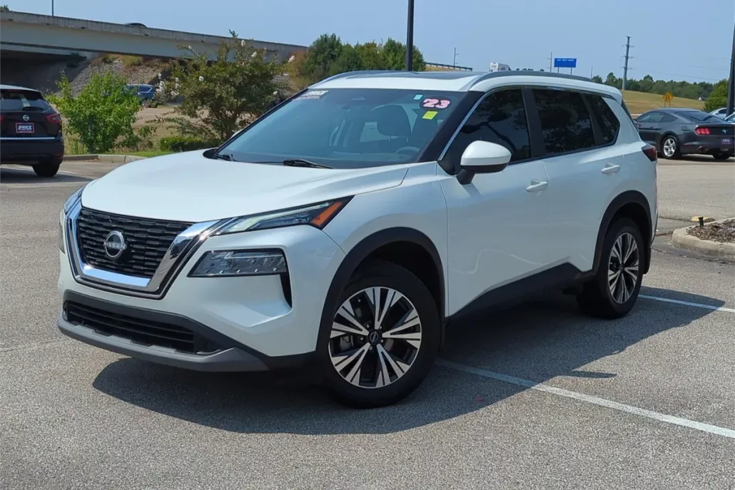 2023 Nissan Rogue SV photo 1