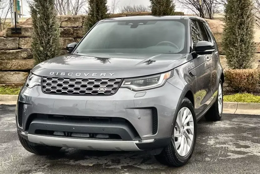 2025 Land Rover Discovery S photo 1