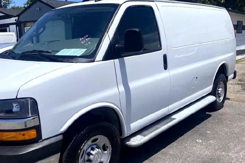 2024 Chevrolet Express 2500 Cargo photo 1