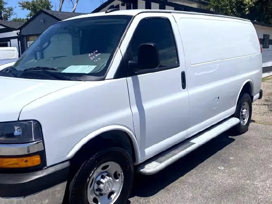 2024 Chevrolet Express 2500 Cargo photo 1