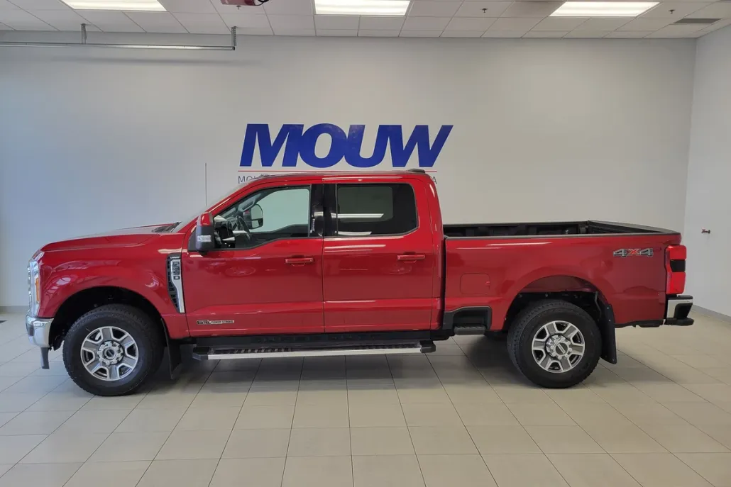 2023 Ford F-350 Lariat photo 1