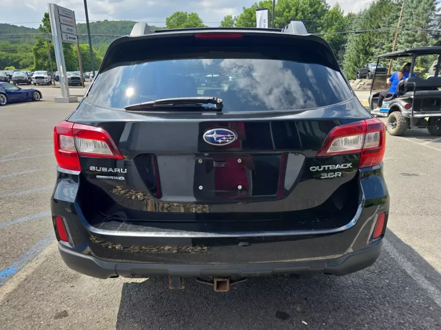 2015 Subaru Outback 3.6R Limited photo 1