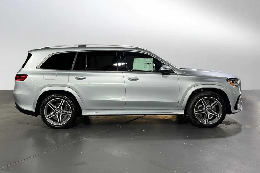 2025 Mercedes Benz GLS 450 4MATIC photo 1