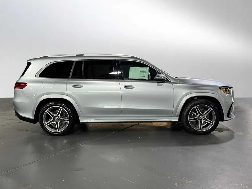2025 Mercedes Benz GLS 450 4MATIC photo 1