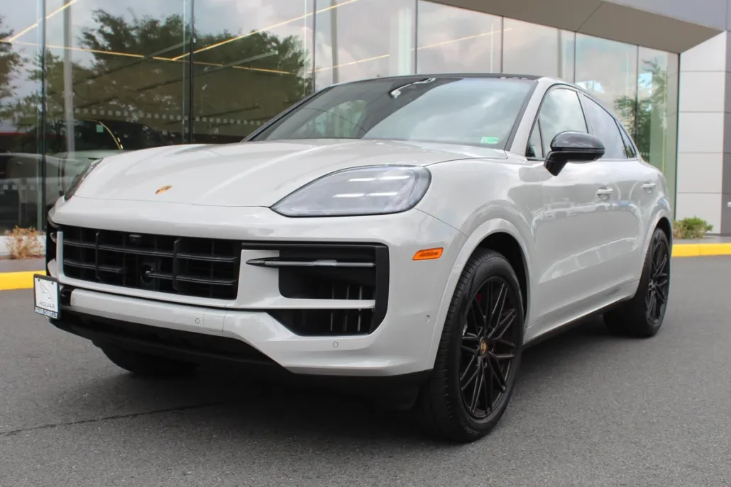 2025 Porsche Cayenne Coupe S photo 1
