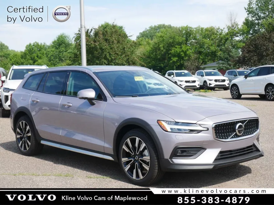 2026 Volvo V60 Cross Country photo 1