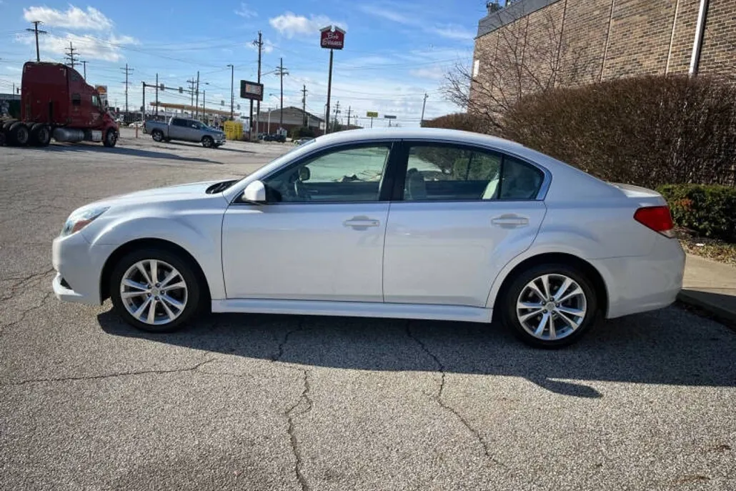 2013 Subaru Legacy 2.5i Sport photo 1