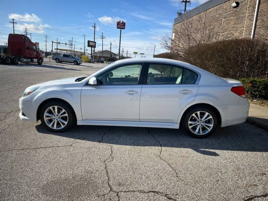 2013 Subaru Legacy 2.5i Sport photo 1