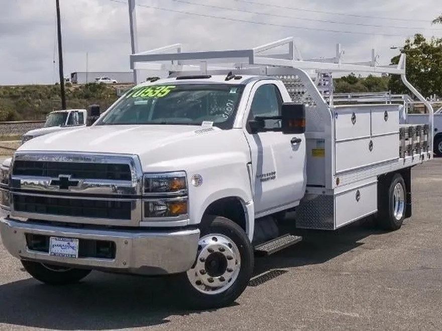 2023 Chevrolet Silverado 5500HD Work Truck photo 1