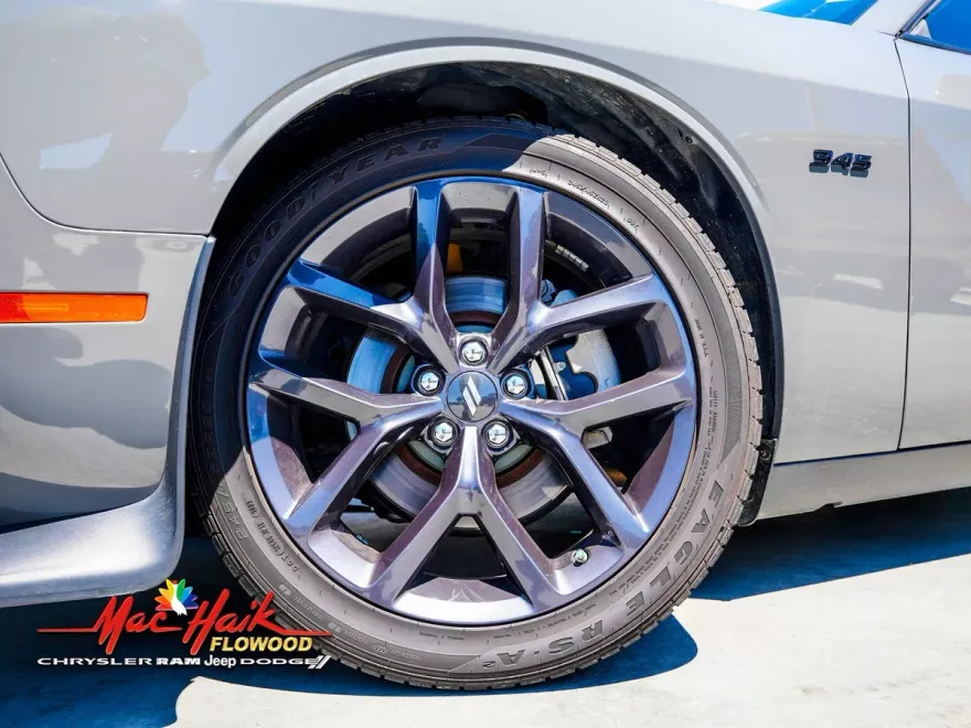 2023 Dodge Challenger R/T photo 1